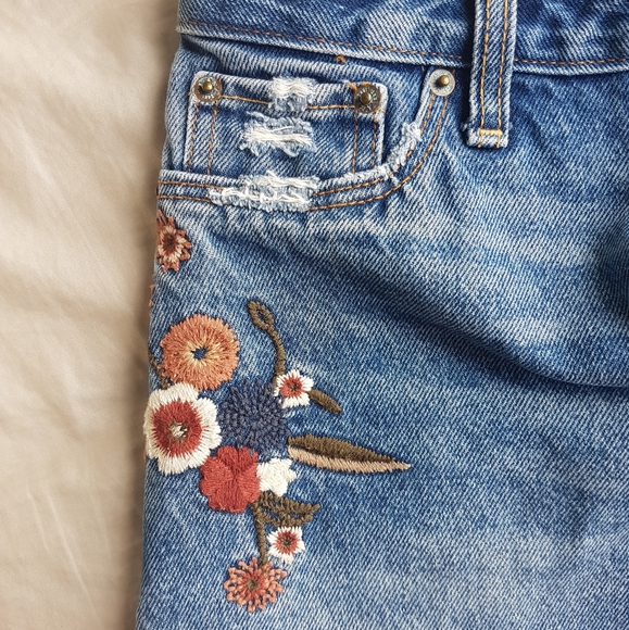 A&F Annie High Rise Shorts - Picture 6 of 14